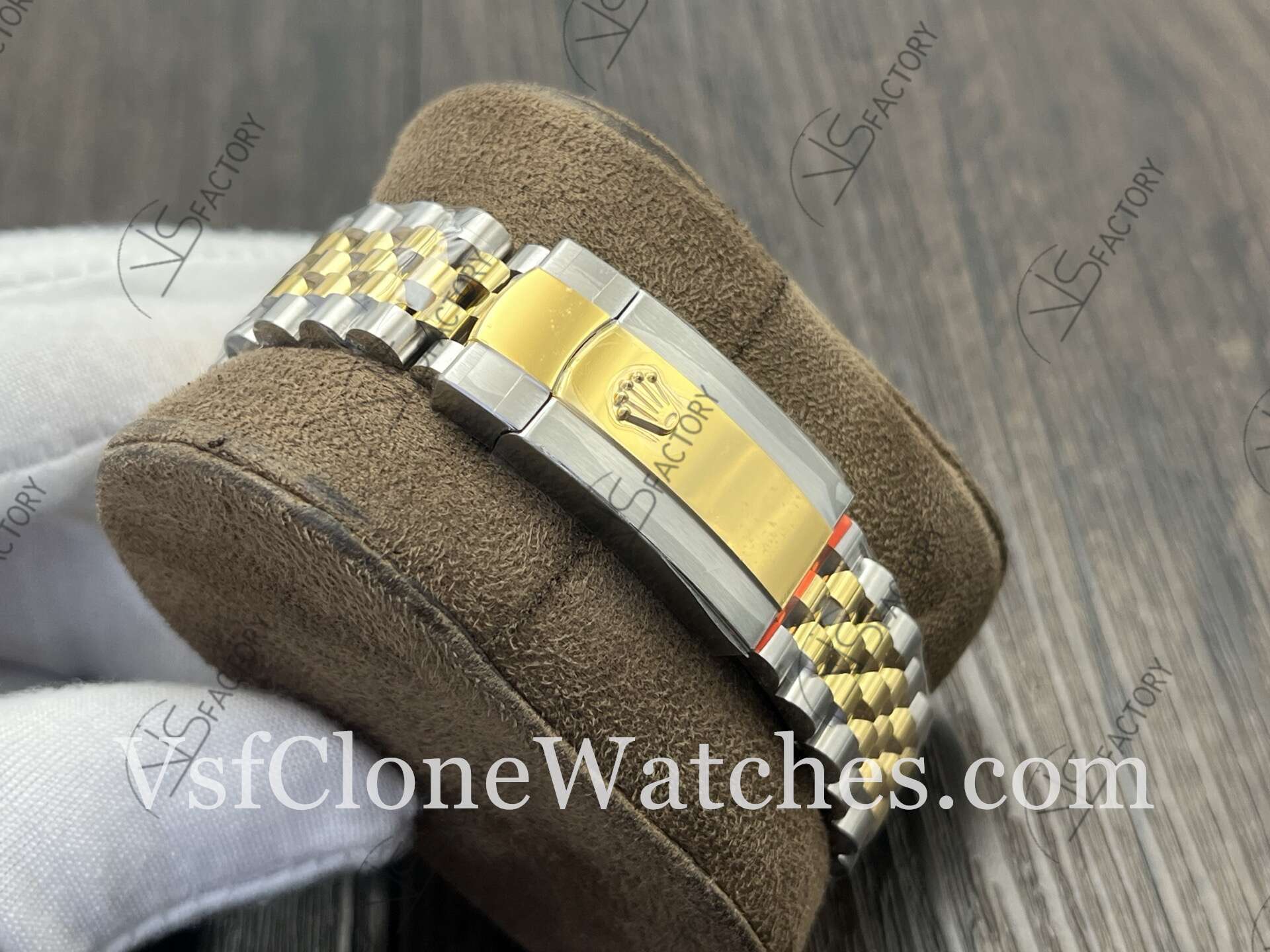 Super Clone Watches – Rolex DateJust m126303-0010 Jubilee 41MM 3235 Movement Gold Dial - Image 9