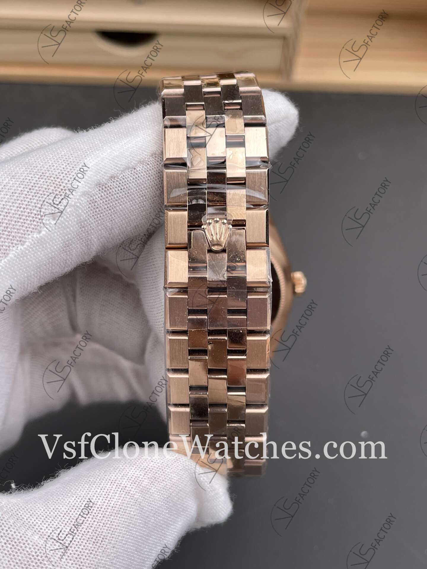 Super Clone Watches – Rolex Land-Dweller Rose Gold M127335-0001 7135 Movement White Dial 40MM - Image 8